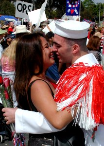 US Navy 020528-N-1644C-005 USS Stennis homecoming