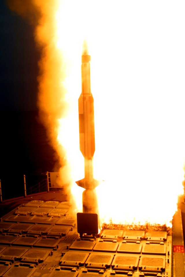 US Navy 020125-N-0000X-001 SM-3 Launch from CG 70