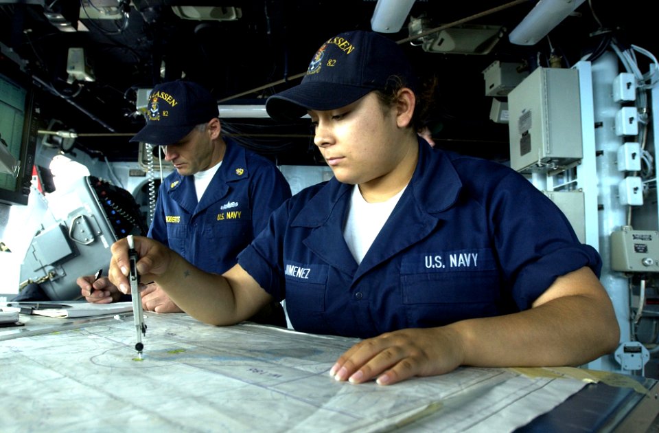 US Navy 020705-N-3236B-009 Aboard the guided missile destroyer USS Lassen (DDG 82)