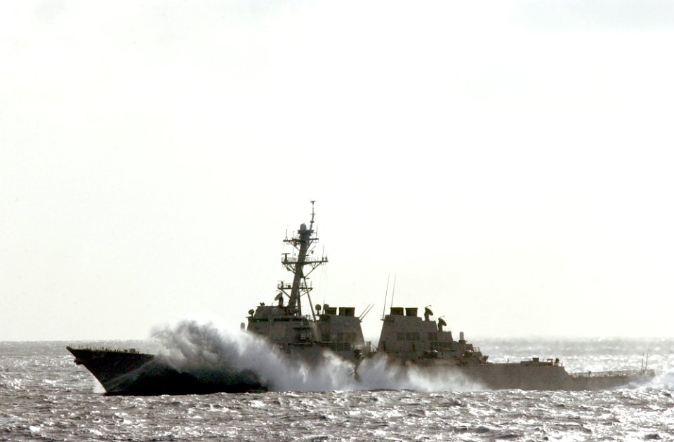 US Navy 020705-N-3236B-013 USS O'Kane (DDG 77)