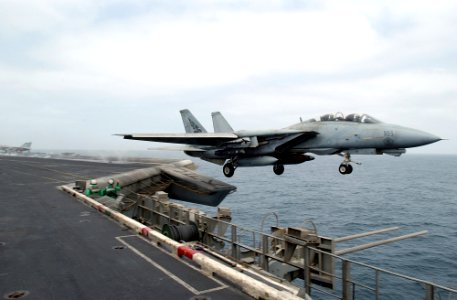 US Navy 020710-N-6492H-505 F-14B Tomcat from the Pukin' Dogs of Fighter Squadron One Four Three (VF-143)