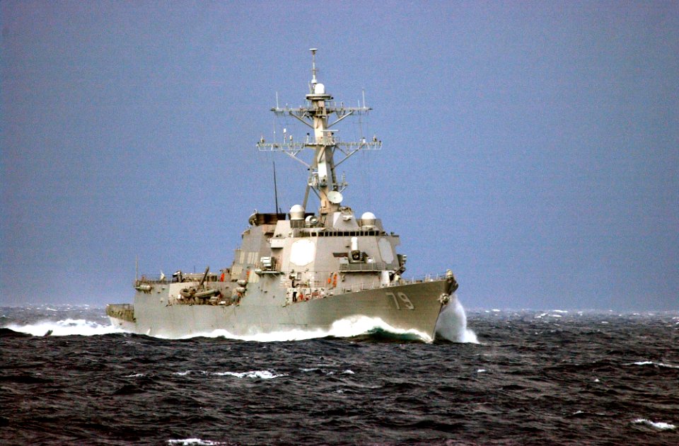 US Navy 021028-N-3235P-503 The guided missile destroyer USS Oscar Austin (DDG 79) steams off the coast of Florida