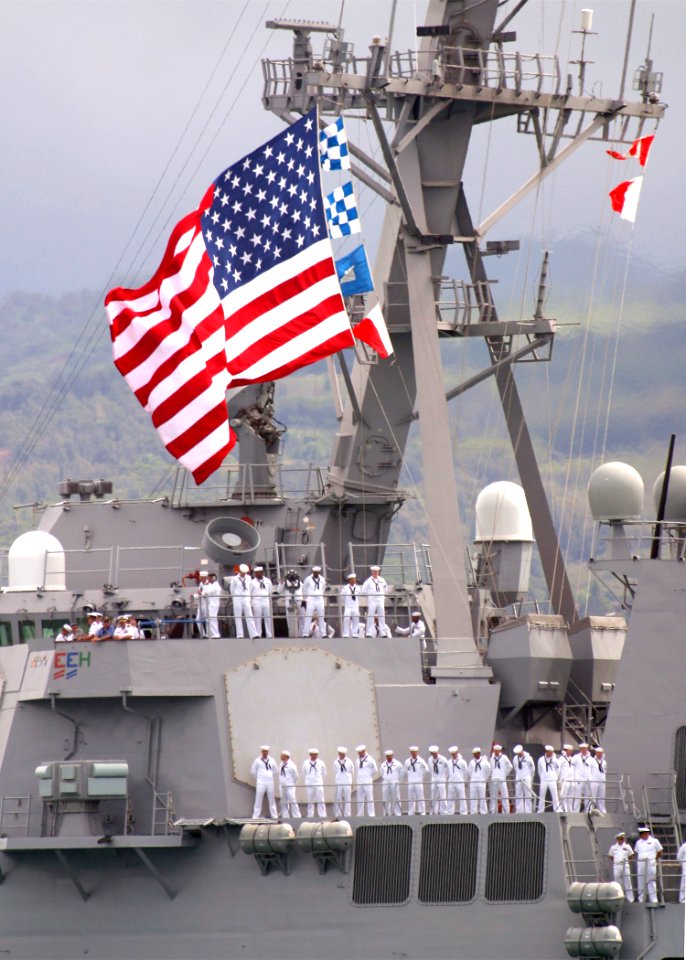 US Navy 020802-N-3228G-004 USS Paul Hamilton (DDG 60) get underway for deployment