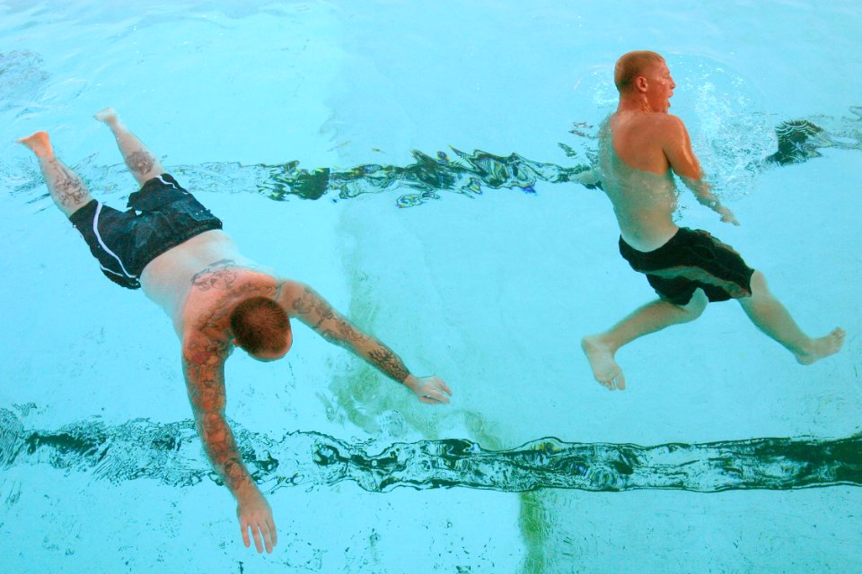 US Navy 021001-N-3228G-009 2nd class swimmer qualifications training