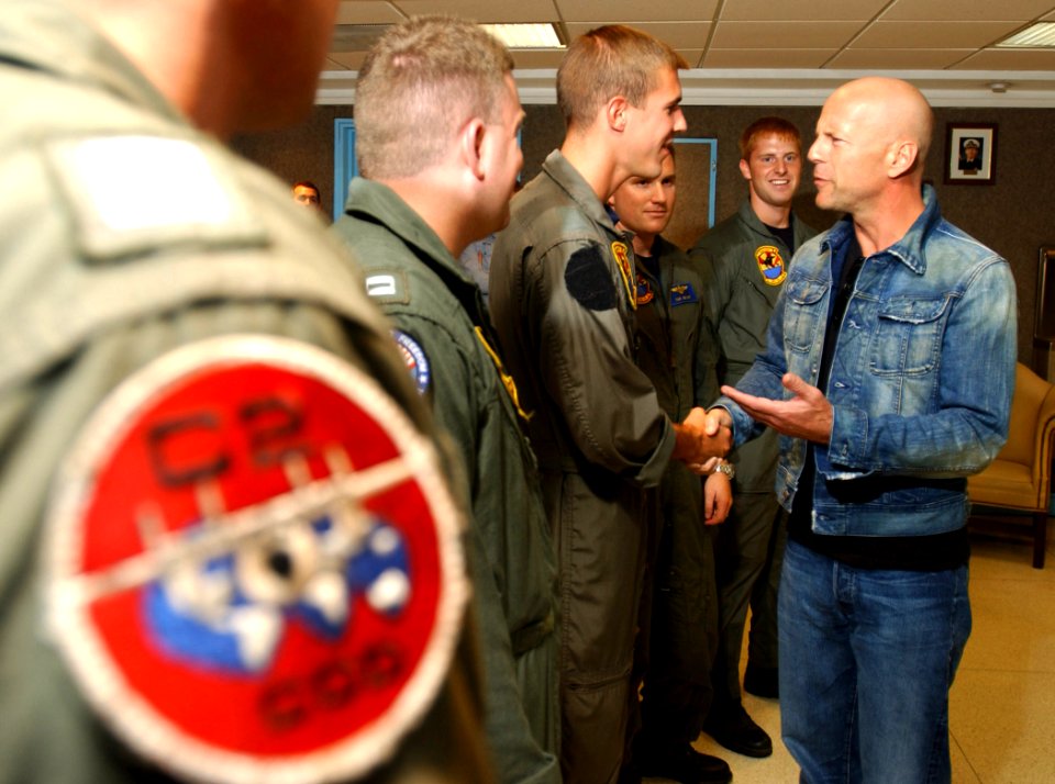 US Navy 020725-N-5319A-515 Actor Bruce Willis meets with Navy air crew