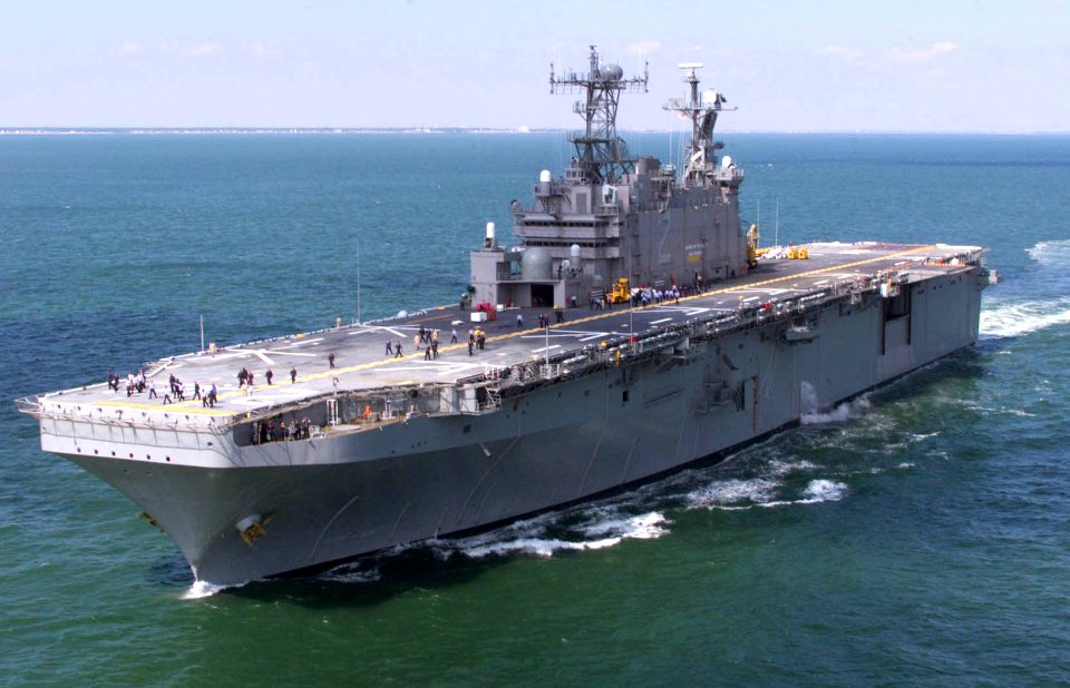 US Navy 020301-N-0000X-015 Port bow view of the amphibious assault ship USS Saipan (LHA 2)