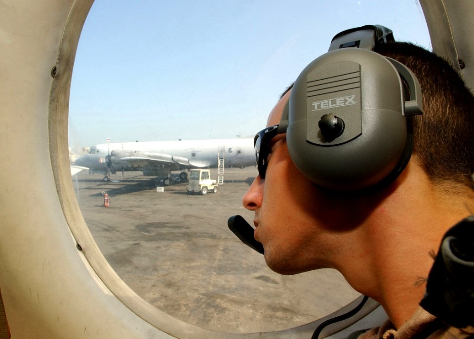 US Navy 021022-N-4374S-042 VP-1 conducts reconnaissance missions in the Middle East
