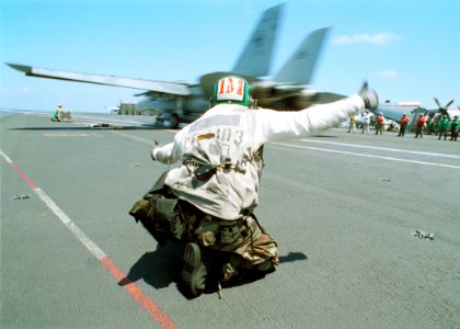 US Navy 020401-N-3986D-006 USS George Washington (CVN 73) photo