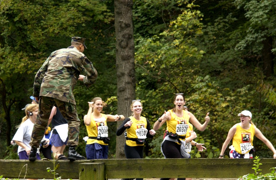 US Navy 021027-N-2383B-543 Marine Corps Marathon