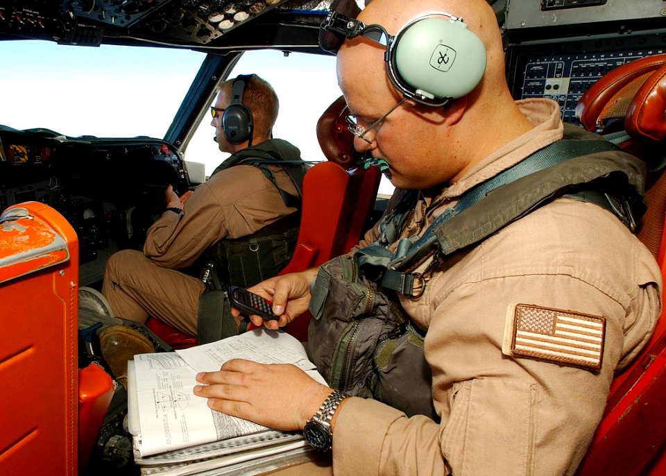 US Navy 021022-N-4374S-037 VP-1 conducts reconnaissance missions in the Middle East