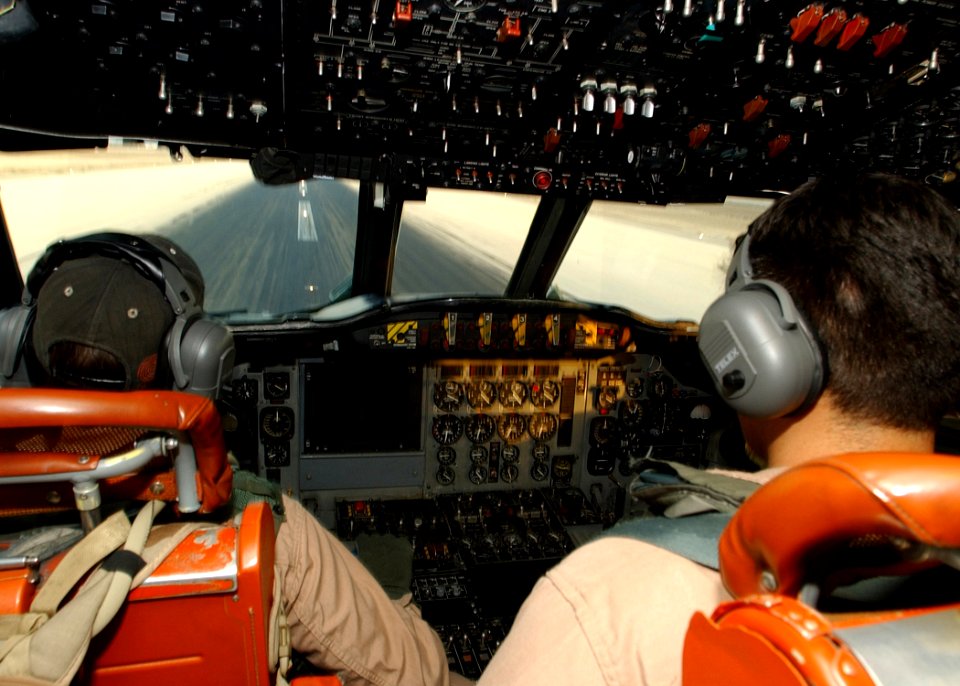 US Navy 021022-N-4374S-079 VP-1 conducts reconnaissance missions in the Middle East