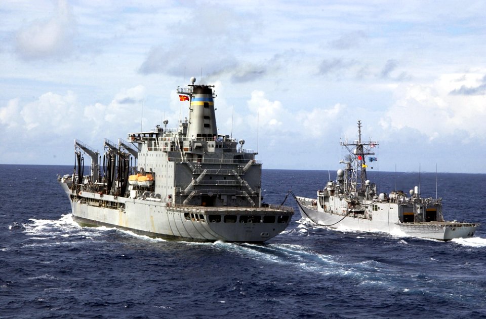 US Navy 021129-N-4142G-043 USNS Pecos (T-AO 197) provides fuel and supplies to the USS Thach (FFG-43)