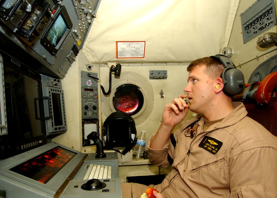 US Navy 021022-N-4374S-062 VP-1 conducts reconnaissance missions in the Middle East