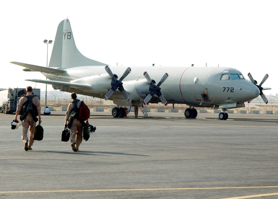 US Navy 021022-N-4374S-017 VP-1 conducts reconnaissance missions in the Middle East