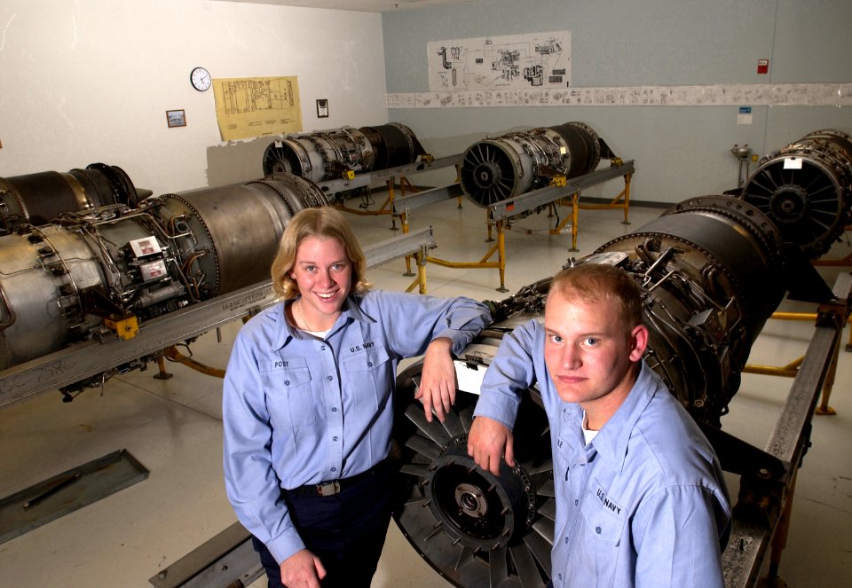 US Navy 021114-N-5862D-003 Aviation Machinist Mate A School