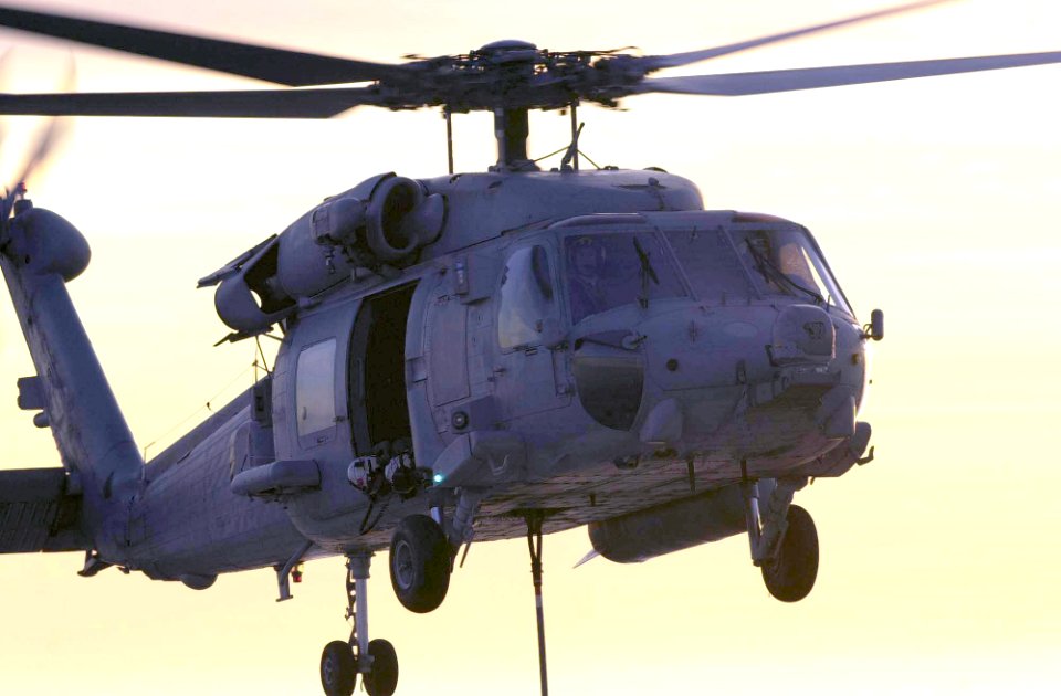 US Navy 030116-N-2385R-001 Vertical Replenishment