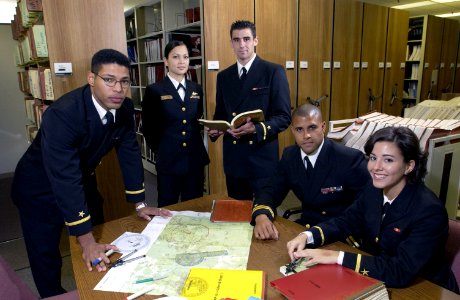 US Navy 021206-N-5862D-024 Students at the Navy Marine Corps Intelligence Training Center