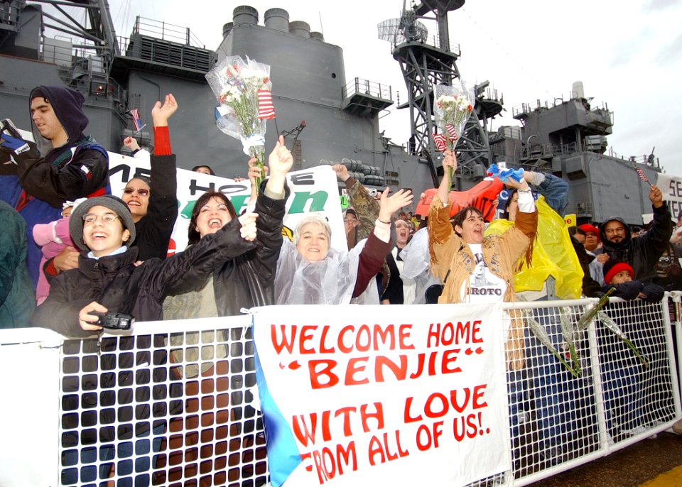 US Navy 021220-N-4374S-003 Family members and friends cheer on as they watch the arrival of USS George Washington