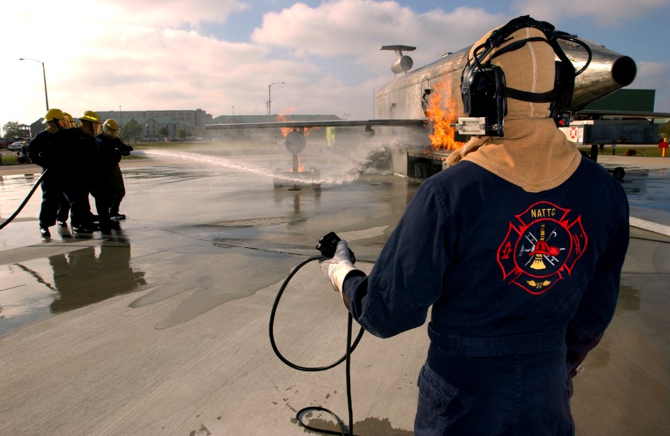 US Navy 021113-N-5862D-003 Firefighting training