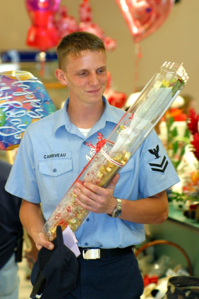 US Navy 030212-N-3228G-001 Cryptologic Technician purchases a Valentine's Day gift for his girlfriend photo