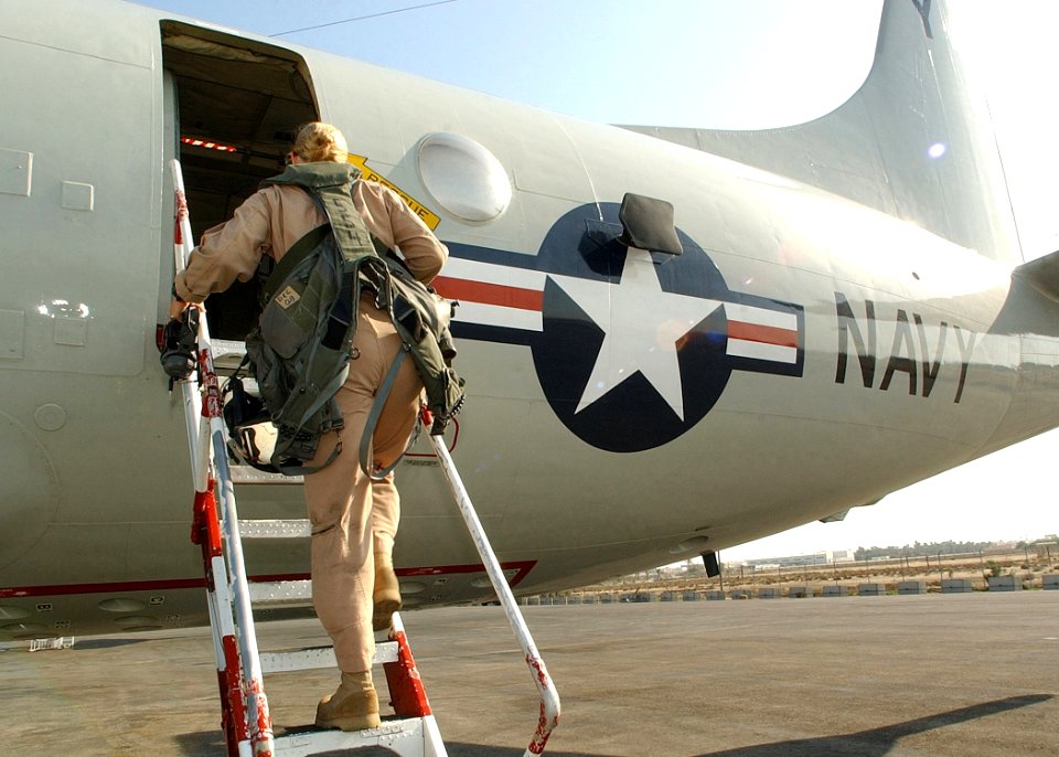 US Navy 021022-N-4374S-029 VP-1 conducts reconnaissance missions in the Middle East
