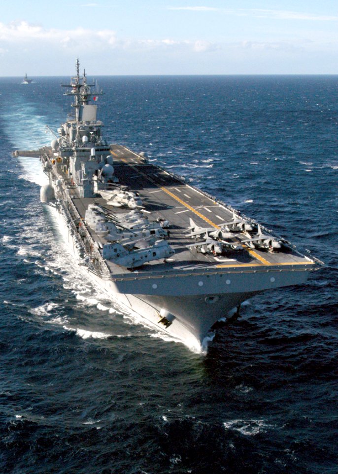 US Navy 030131-N-2972R-038 The amphibious assault ship USS Bataan (LHD 5) steams along with the Kearsarge while underway in the Mediterranean Sea