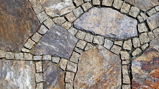 Natural stone pattern topping