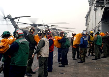 US Navy 030327-N-1512S-003 The flight deck crew offloads mail during flight quarters aboard USS Kearsarge (LHD 3)