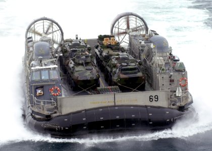 US Navy 030113-N-2972R-114 A Landing Craft Air Cushion (LCAC) Vehicle from Assault Craft Unit Four (ACU-4) transports Marine Assault Vehicles to Kearsarge photo