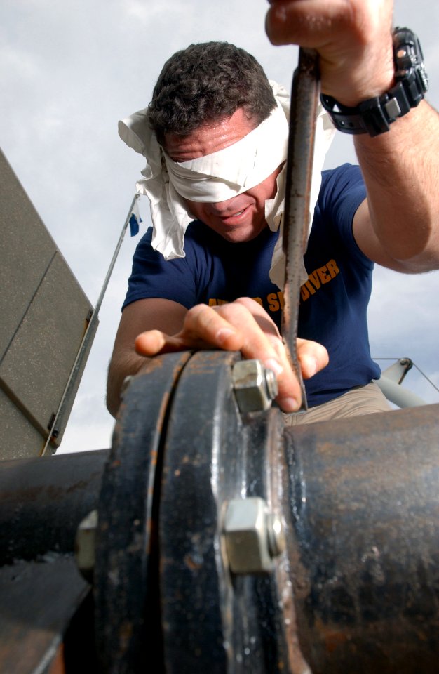 US Navy 030220-N-5862D-079 practicing building a flange while blindfolded