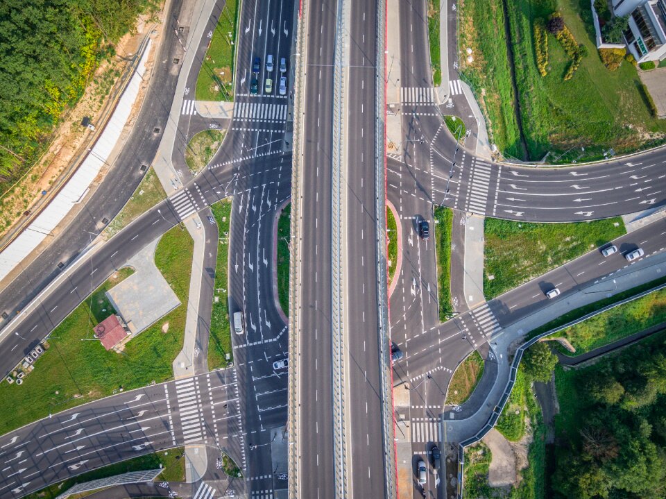Roundabout traffic transport