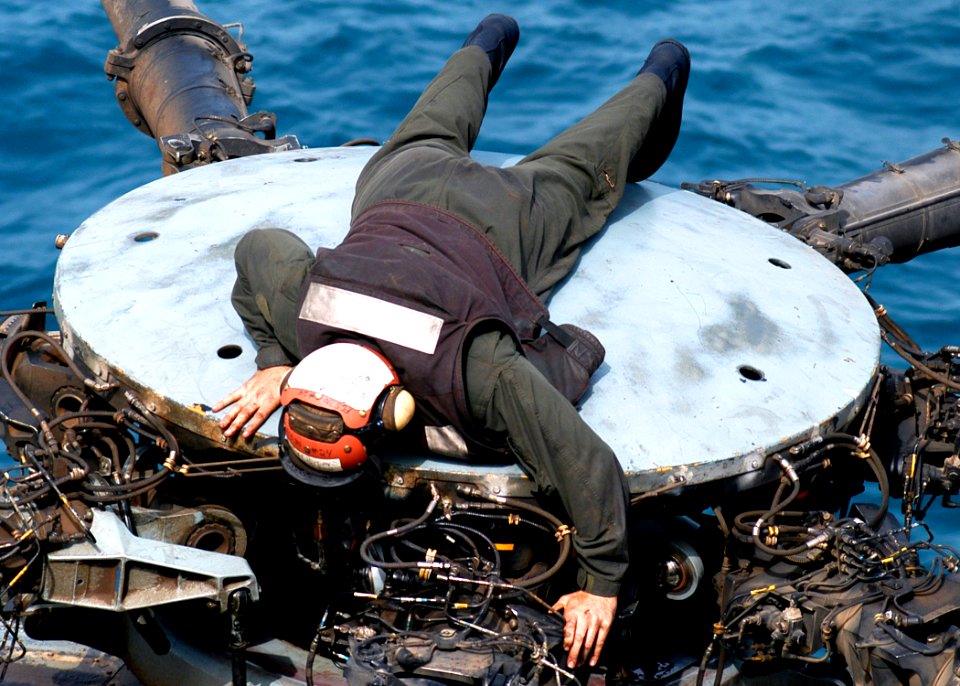 US Navy 030324-N-4048T-019 At sea aboard USS Kearsarge (LHD 3) A Marine Aviation Maintenance Mechanic visually checks rotor locks on an CH-53E Sea Stallion helicopter prior to flight