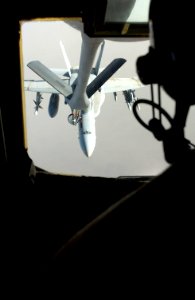 US Navy 030321-F-7203T-007 U.S. Air Force Tech. Sgt. Darren Demel refuels a U.S. Navy F-A-18 Hornet in the skies near Iraq photo