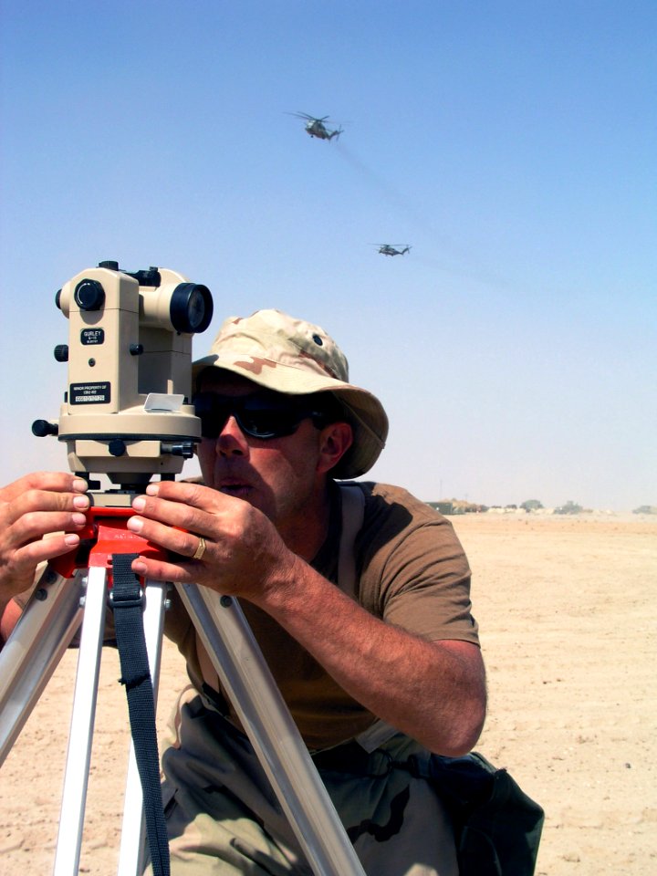 US Navy 030327-N-0728B-053 U.S. Navy Seabee builds hospital facilities in Iraq