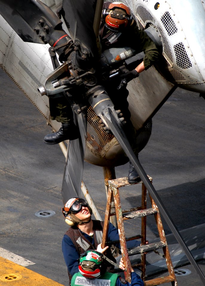 US Navy 030324-N-4048T-028 Marine Aviation Maintenance Mechanics complete pre-flight checks on a CH-53E Super Stallion helicopter prior to a flight aboard the amphibious assault ship USS Kearsarge (LHD 3)
