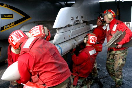 US Navy 030310-N-5786V-502 Ordnancemen mount a training version of the RIM-7