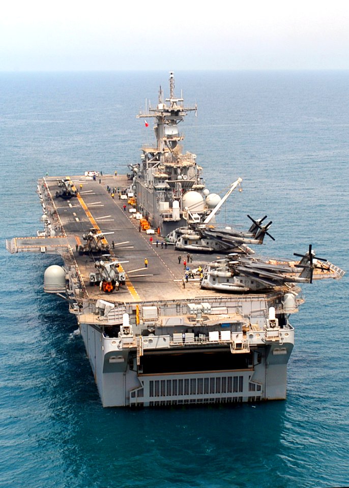 US Navy 030330-N-2972R-012 The amphibious assault ship USS Kearsarge (LHD 3) conducting combat missions in support of Operation Iraqi Freedom