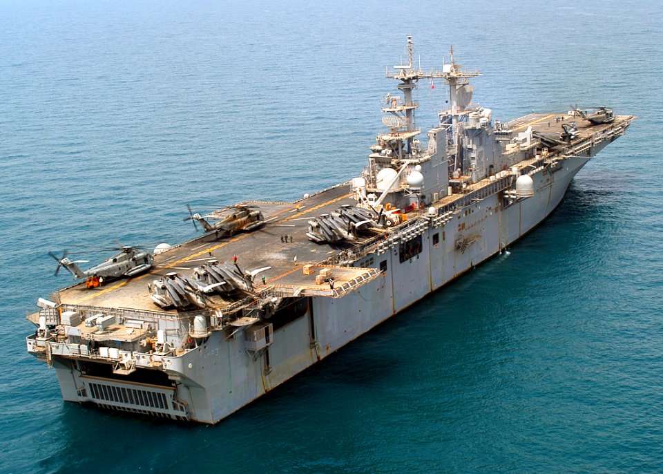 US Navy 030330-N-2972R-011 The amphibious assault ship USS Kearsarge (LHD 3) conducting combat missions in support of Operation Iraqi Freedom