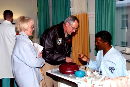 US Navy 030403-D-0000B-003 Commander, U.S. Naval Forces Europe, Adm. Gregory Johnson and his wife present U.S. Air Force Technical Sgt. Isaac Smith with a 'Commander's Coin'