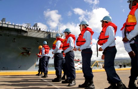US Navy 030426-N-3228G-017 Naval Station Pearl Harbor line-handlers help moor the aircraft carrier USS Abraham Lincoln (CVN 72) for a brief one-day liberty port after the ship's 10-month deployment in support of Operation