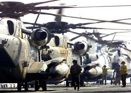 US Navy 030424-N-2819P-042 A line of CH-53E Super Stallions from Marine Helicopter Light Squadron (HMH-464)