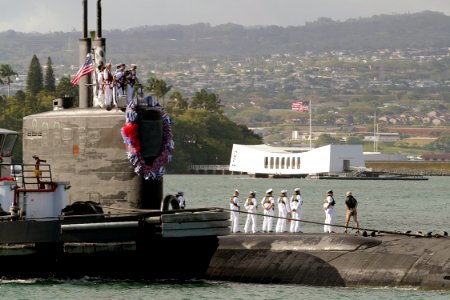 US Navy 030424-N-3228G-010 The Los Angeles class attack submarine USS Cheyenne (SSN 773) returns to Pearl Harbor after nearly nine months at sea