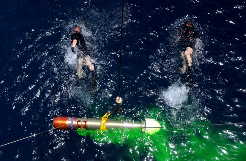 US Navy 030423-N-6141B-008 Interior Communications Electrician 3rd Class Brandon Jakubowski, left, and Damage Controlman 2nd Class Chad Courtmanche