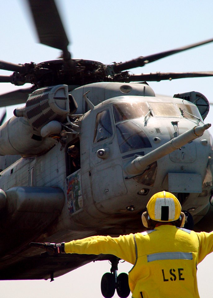 US Navy 030506-N-2819P-010 A CH-53E Super Stallion helicopter from Marine Heavy Helicopters Squadron Four Sixty Four (HMH-464) lands on the flight deck aboard the amphibious assault ship USS Kearsarge (LHD 3) photo