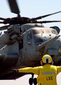 US Navy 030506-N-2819P-010 A CH-53E Super Stallion helicopter from Marine Heavy Helicopters Squadron Four Sixty Four (HMH-464) lands on the flight deck aboard the amphibious assault ship USS Kearsarge (LHD 3)