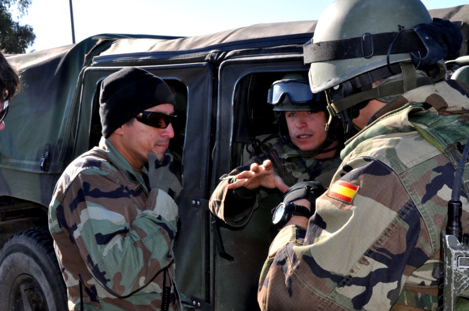 US Navy 100129-N-3289C-046 EOD Technicians train during exercise Lisa Azul