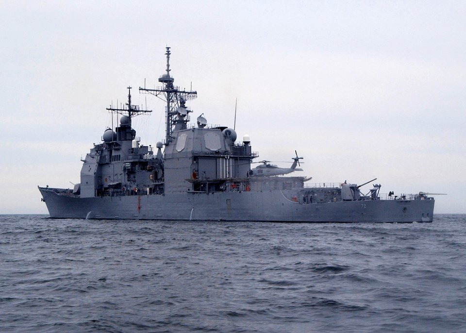 US Navy 030609-N-4374S-015 The aegis cruiser USS Vella Gulf (CG 72)