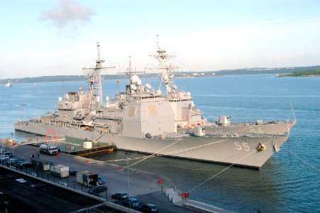 US Navy 030630-O-9999R-001 The U.S. Navy guided missile cruiser USS Leyte Gulf (CG 55), and USS Bulkeley (DDG 84) photo