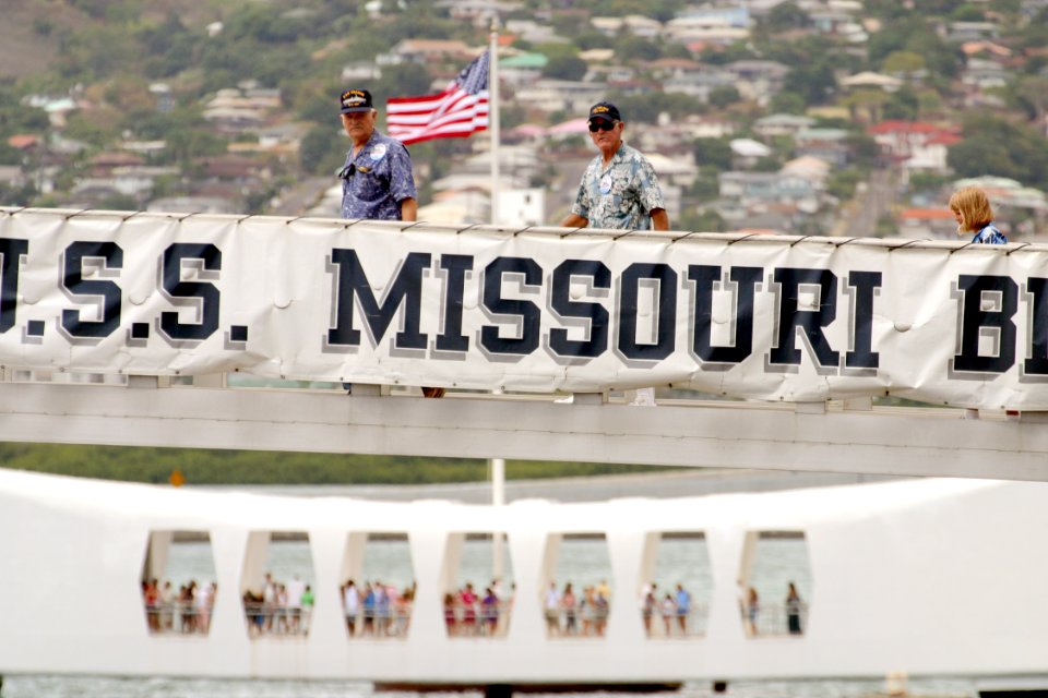 US Navy 030627-N-3228G-007 Former USS Orleck (DD 886) crewmembers depart the Battleship Missouri with the USS Arizona Memorial in the background