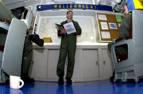 US Navy 030624-N-2385R-002 Cmdr. C.W. Plummer, Commanding Officer of Carrier Airborne Early Warning Squadron One Seventeen (VAW-117) briefs aircrew on the flight schedule for the day aboard USS Nimitz (CVN 68)